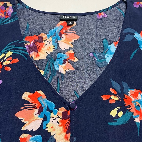 TORRID Fit and Flare Colorful Floral Futter Sleeve Blouse - Picture 5 of 11